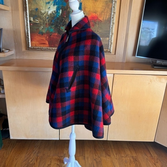 Vintage Mid Century Reversible Wool Plaid Ideal Cape - Picture 3 of 16
